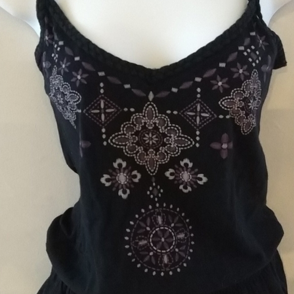 Black boho tank with ruffle bottom - Picture 2 of 7